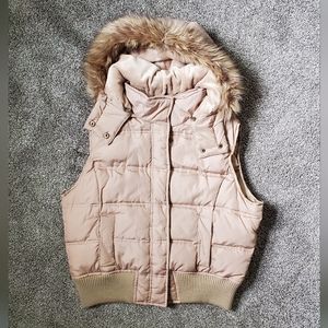 Hydraulic puffer vest with detachable fur lined hood